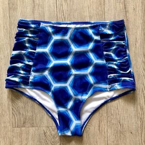 NWOT Kortni Jeane Ruched Bottoms